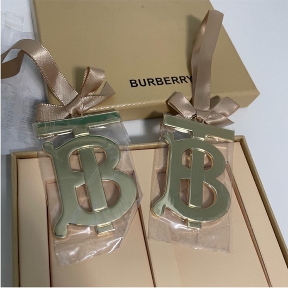 Burberry beauty gift charms set - Picture 7 of 10